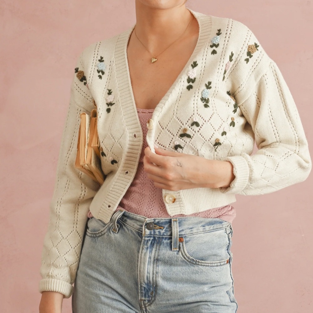 Storia Cream Embroidered Crochet Floral Women's Sweater Size Small